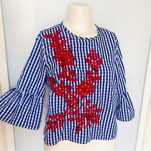 Embroidered Blouse by Flores ❤️ sz M White Blue with red florals.